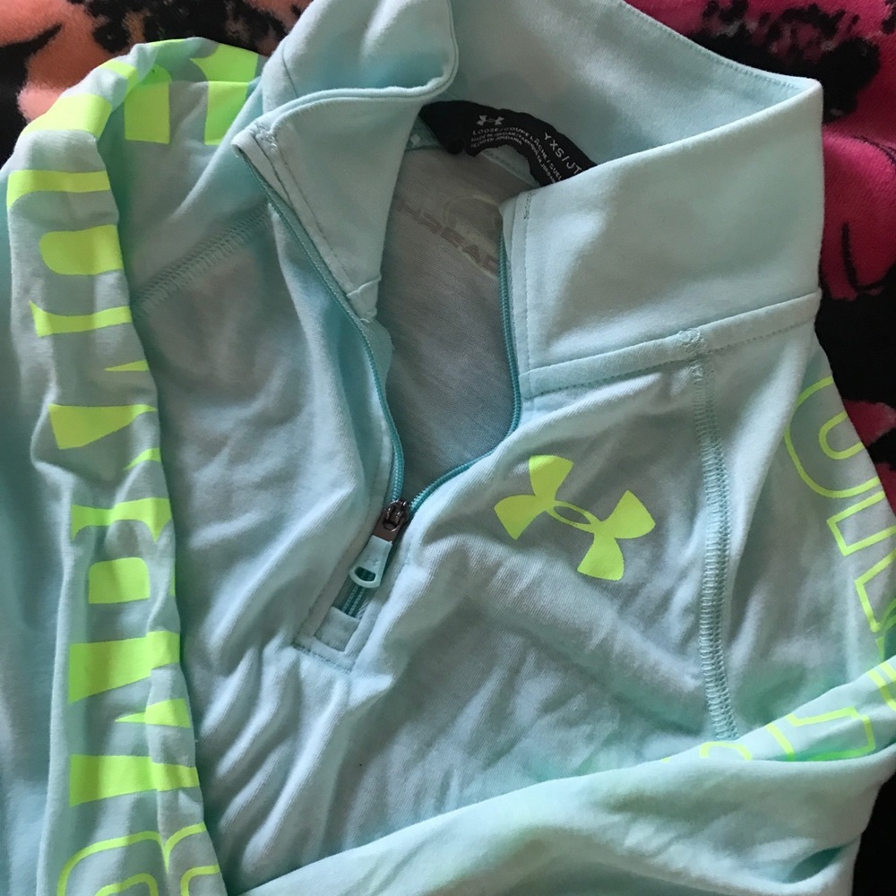 Girls XS Under Armour long sleeve shirt